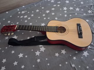 Guitarra pequeña para niños