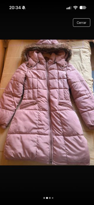 Plumas rosa con capucha y pelo