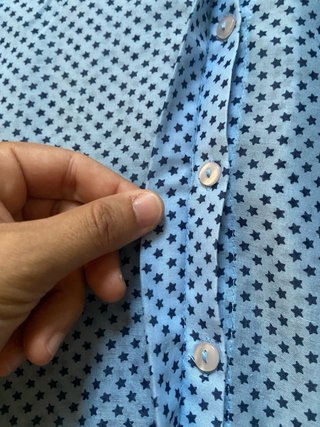 Camisa Stradivarius azul con estrellas