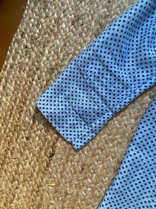 Camisa Stradivarius azul con estrellas