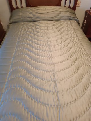Edredón verde satinado cama 1.20