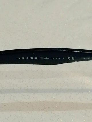 Occhiali Prada neri con custodia