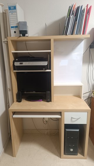Escritorio PC con bandeja extraíble