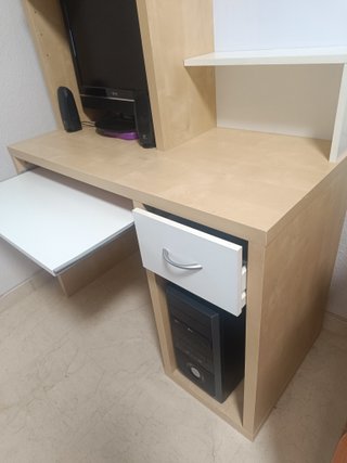 Escritorio PC con bandeja extraíble