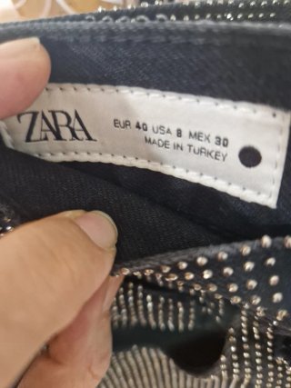 Pantalón Zara con strass