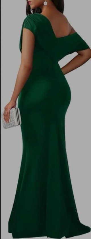 Vestido de gala asimétrico verde