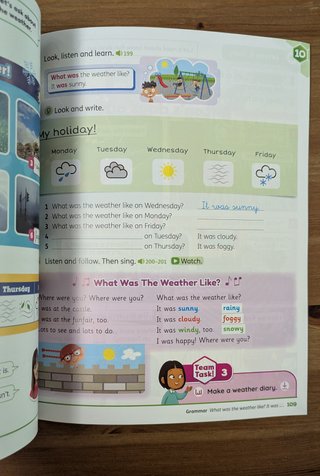 World Class 2 Class Book (Spain)