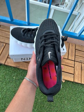 Zapatillas Nike Mind Negras y Rosas