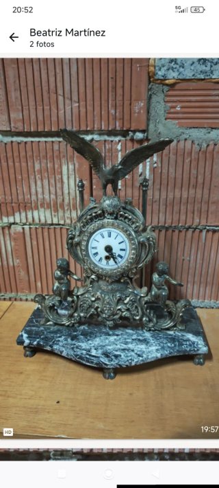 Reloj de sobremesa antiguo con águila