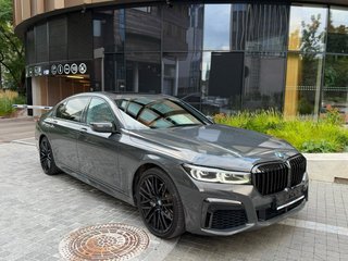BMW 740i  2022