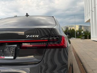 BMW 740i  2022