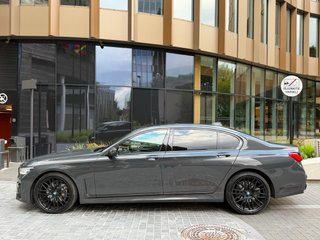 BMW 740i  2022