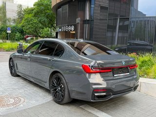 BMW 740i  2022
