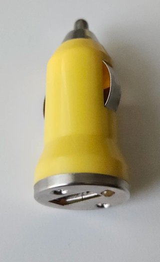 Cargador mechero coche amarillo