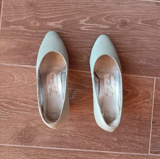 Zapatos de salón verdes vintage