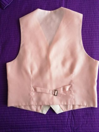 Chaleco de chico beige y rosa