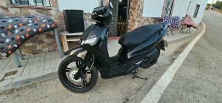 Peugeot Tweet 125i Negra