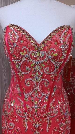 Vestido de fiesta color coral