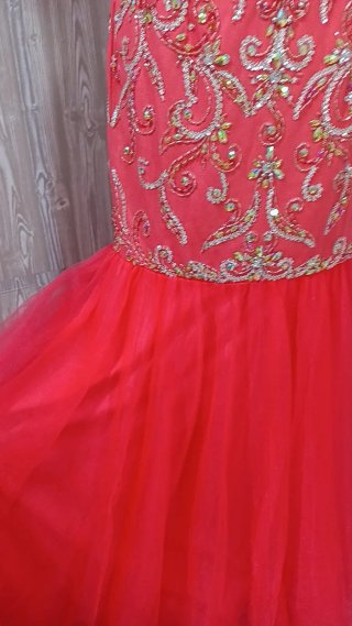 Vestido de fiesta color coral
