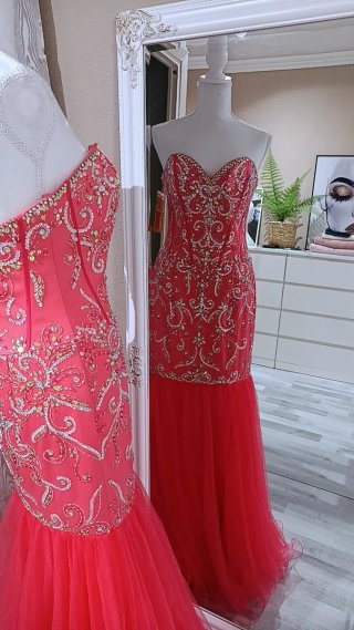 Vestido de fiesta color coral