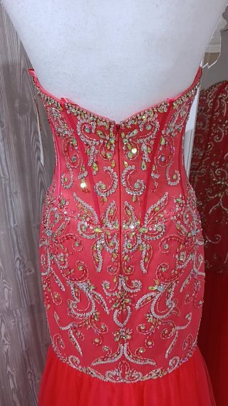 Vestido de fiesta color coral