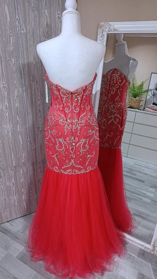 Vestido de fiesta color coral