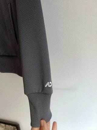 Chaqueta deportiva Nike gris y blanca Talla S