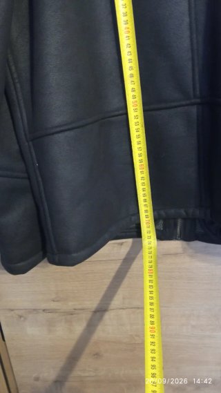 Chaqueta negra de ante sintético