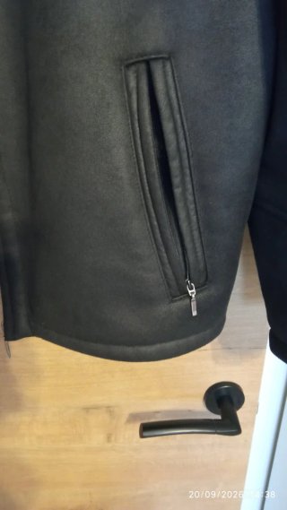 Chaqueta negra de ante sintético