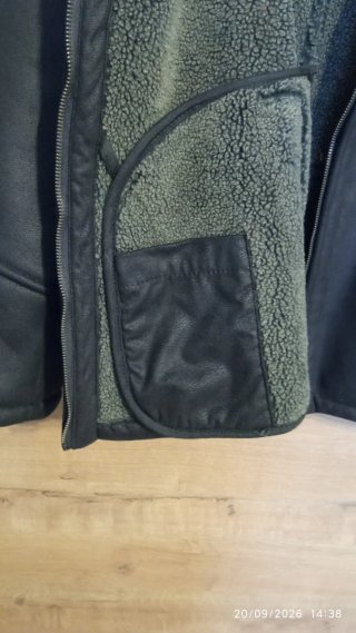 Chaqueta negra de ante sintético