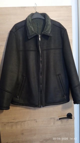 Chaqueta negra de ante sintético