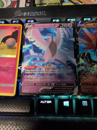 Confezione di carte Pokémon con 5 carte