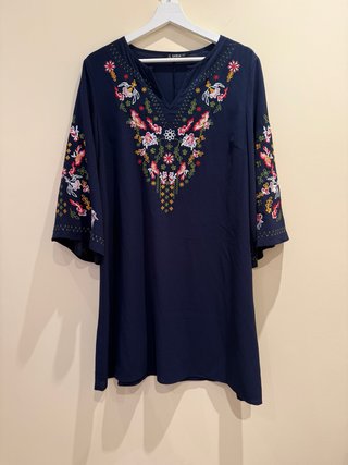 Vestido azul marino bordado - talla M