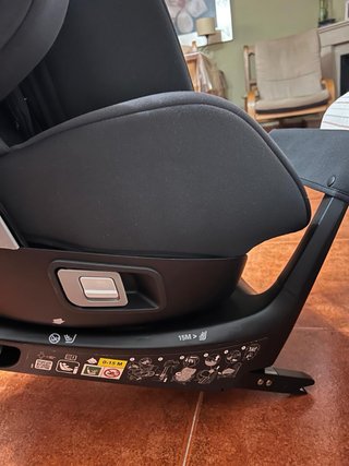 Silla de coche Recaro negra.