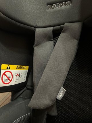 Silla de coche Recaro negra.
