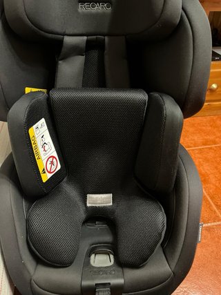 Silla de coche Recaro negra.