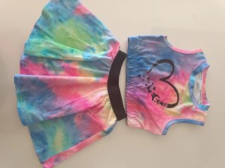 Conjunto top y falda multicolor talla 4
