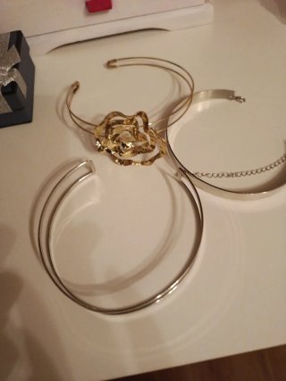 Lote Collares y Pulseras Dorados y Plateados