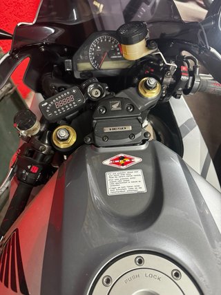 Honda CBR 1000 RR 2007 Plata 29.400 km