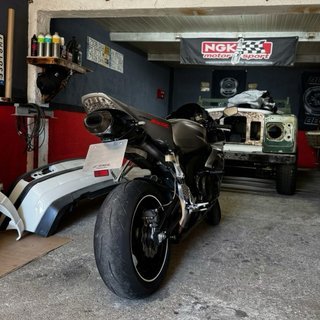 Honda CBR 1000 RR 2007 Plata 29.400 km