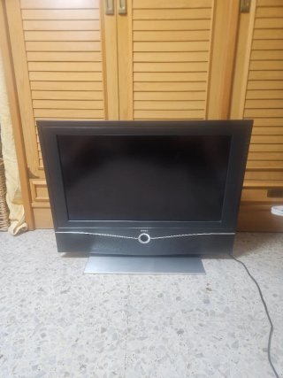 Televisión Loewe Negra