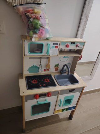 Cocinita de juguete de madera