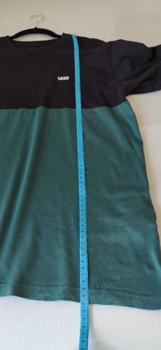 Camiseta Vans bicolor negra y verde