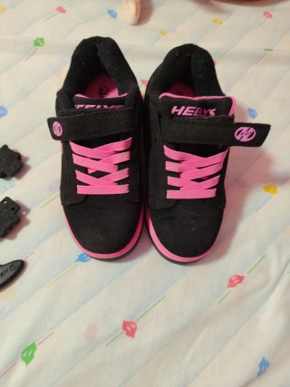 Zapatillas Heelys Negras y Rosas con Ruedas