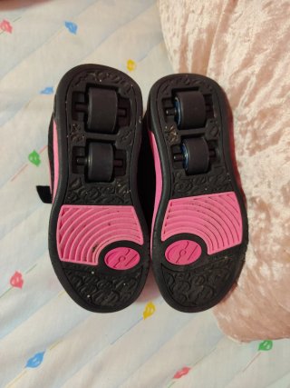 Zapatillas Heelys Negras y Rosas con Ruedas