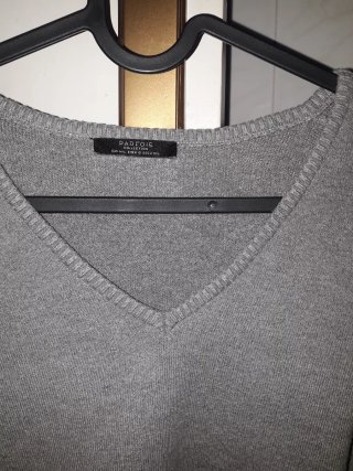 Jersey oversize gris cuello pico