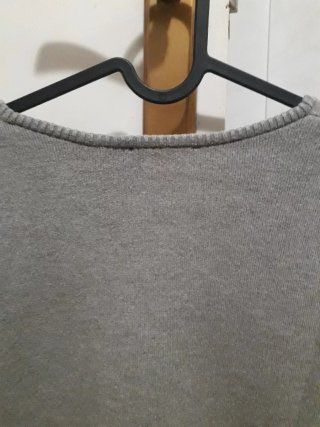 Jersey oversize gris cuello pico