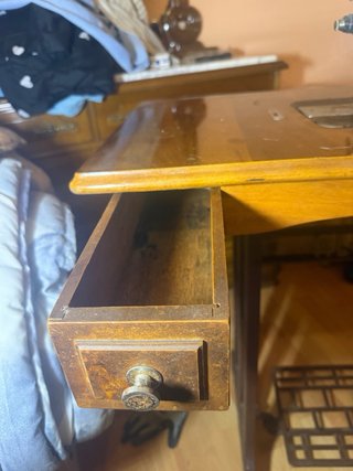 Máquina de coser ALFA antigua con mueble