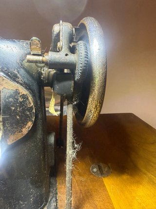 Máquina de coser ALFA antigua con mueble