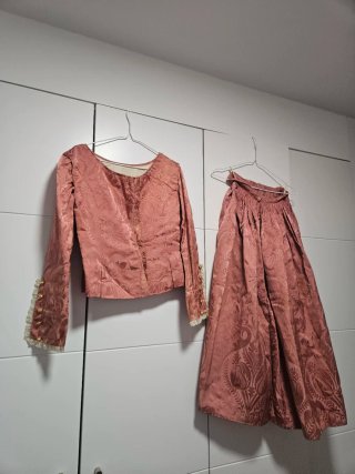 Traje de Fallera Beige y Rosa